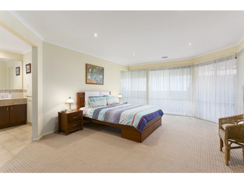 13 Clarendon Close, Strathfieldsaye VIC 3551