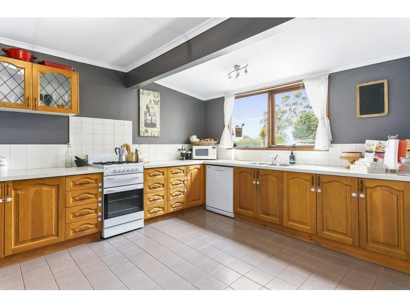 10 Pine Grove, Goornong VIC 3557