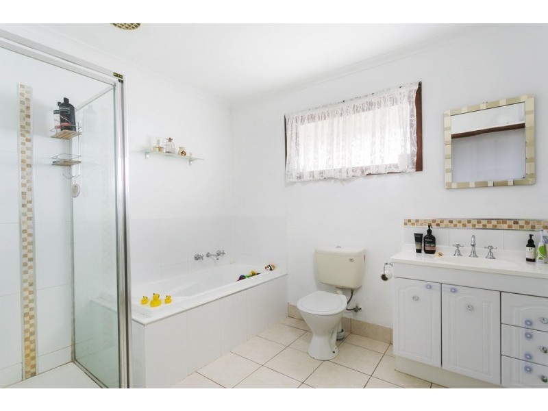 10 Pine Grove, Goornong VIC 3557