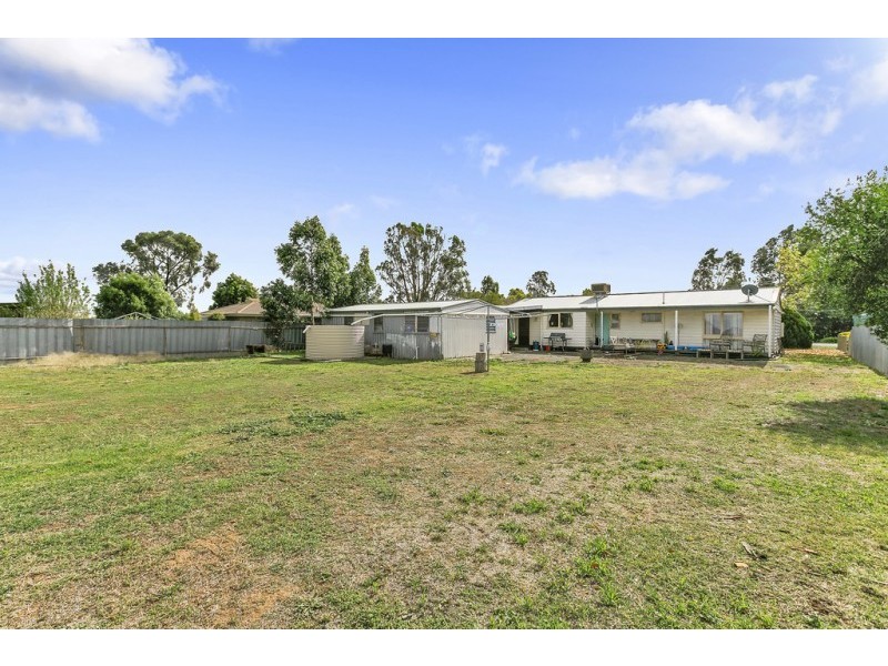 10 Pine Grove, Goornong VIC 3557