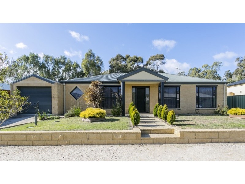 20 Elvey Drive, Kangaroo Flat VIC 3555