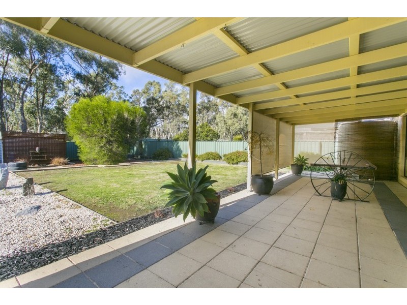 20 Elvey Drive, Kangaroo Flat VIC 3555
