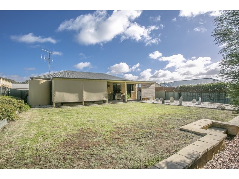 20 Elvey Drive, Kangaroo Flat VIC 3555