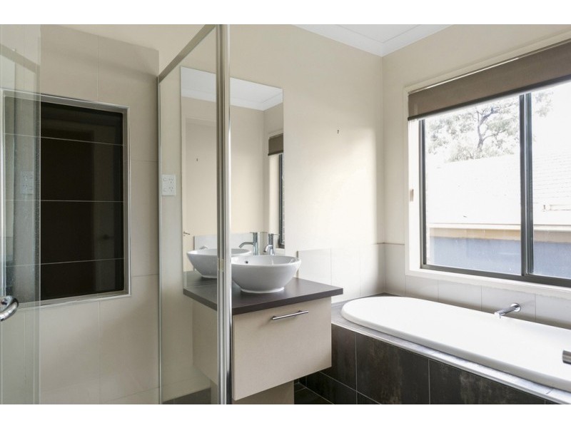 3 Harley Street, Strathdale VIC 3550