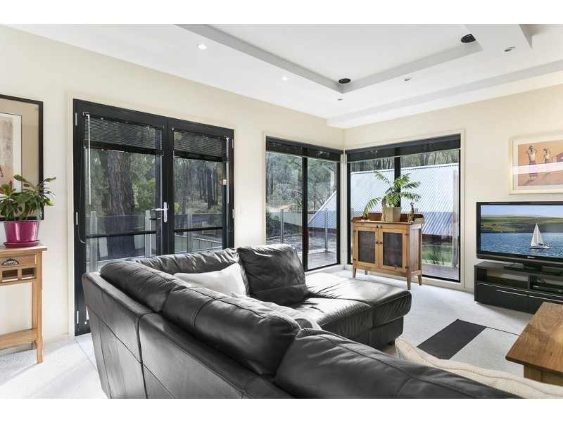 1 Philden Way, Spring Gully VIC 3550