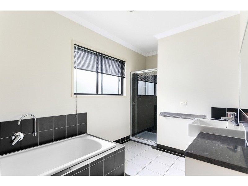 1 Philden Way, Spring Gully VIC 3550