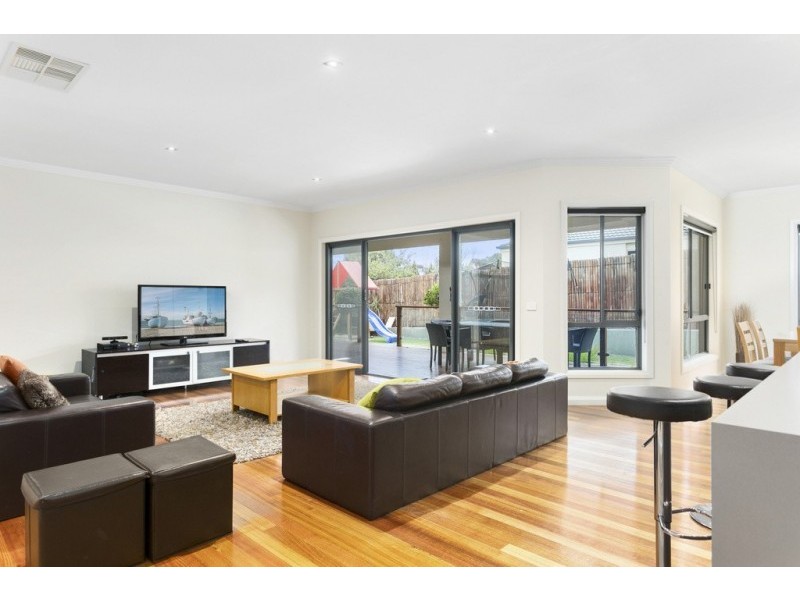 13 Isabella Grove, Strathdale VIC 3550