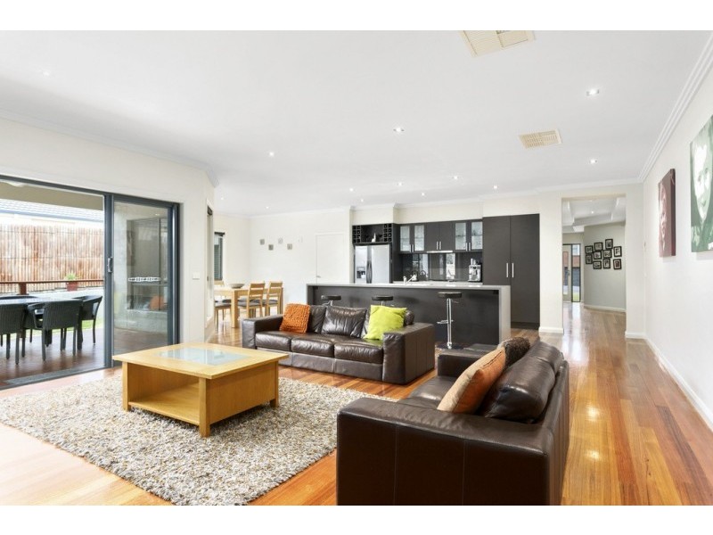 13 Isabella Grove, Strathdale VIC 3550