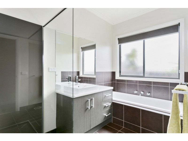 13 Isabella Grove, Strathdale VIC 3550