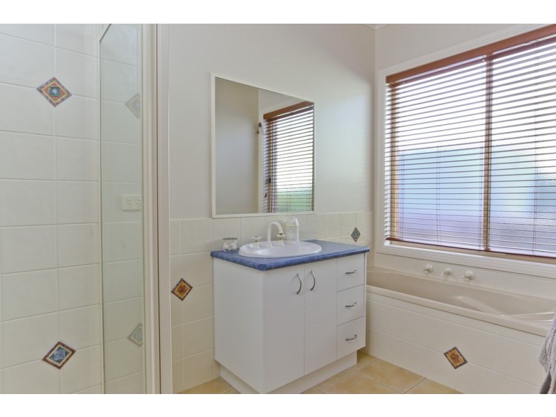 30 Keogh Drive, Spring Gully VIC 3550