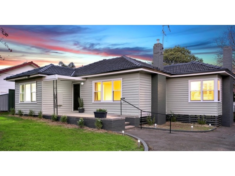 10 Lansell Street, Kangaroo Flat VIC 3555
