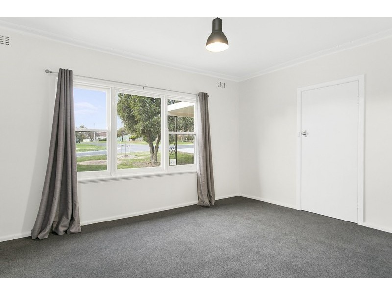 10 Lansell Street, Kangaroo Flat VIC 3555