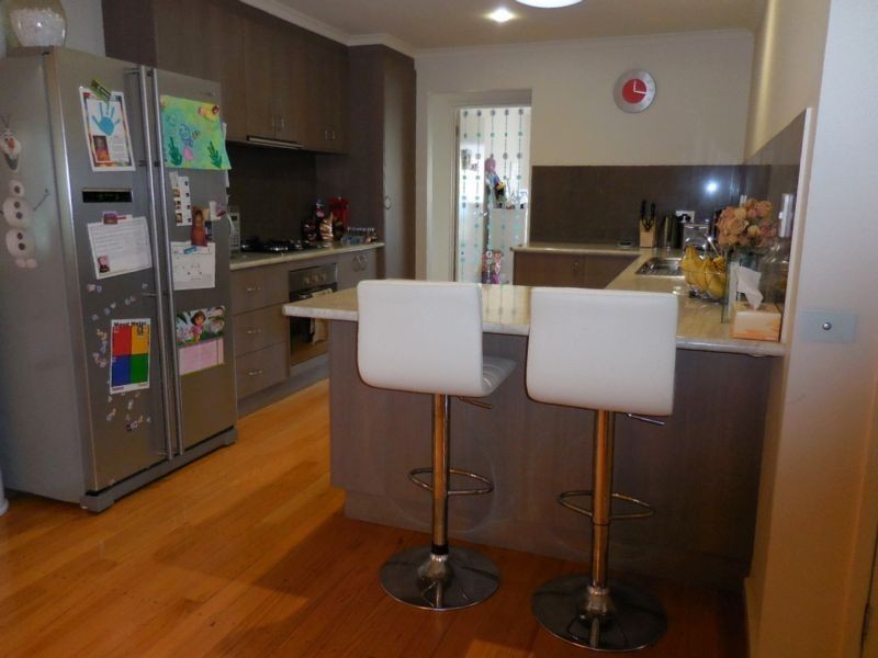 8 Caleb Close, Golden Square VIC 3555