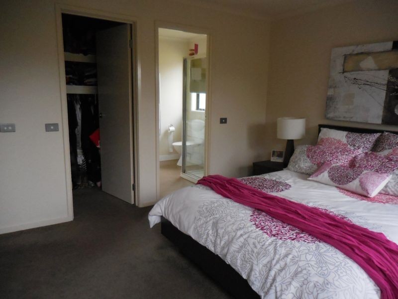 8 Caleb Close, Golden Square VIC 3555