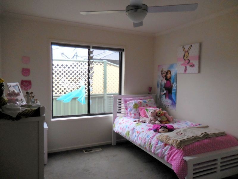 8 Caleb Close, Golden Square VIC 3555