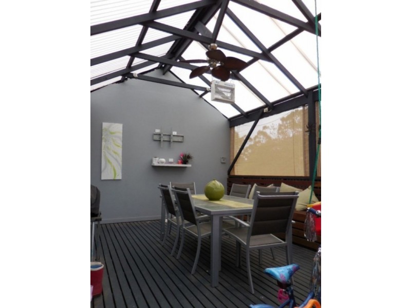 8 Caleb Close, Golden Square VIC 3555