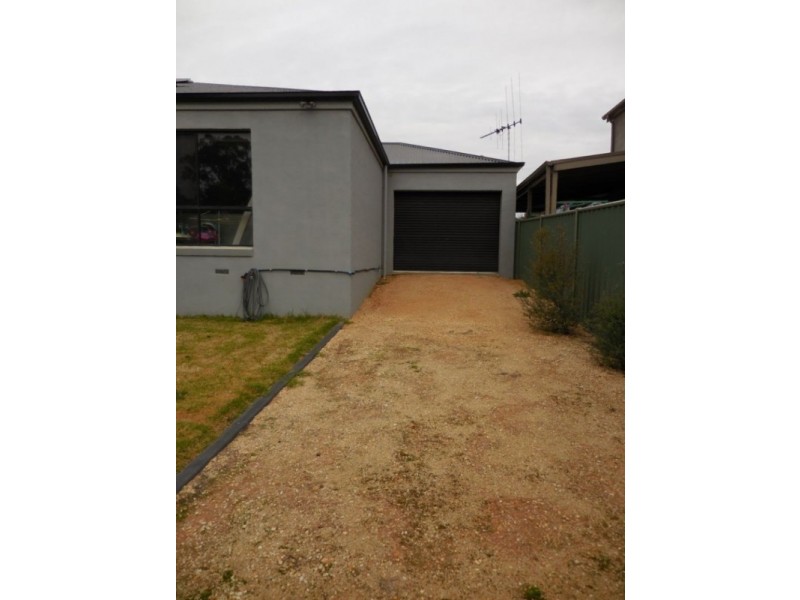 8 Caleb Close, Golden Square VIC 3555