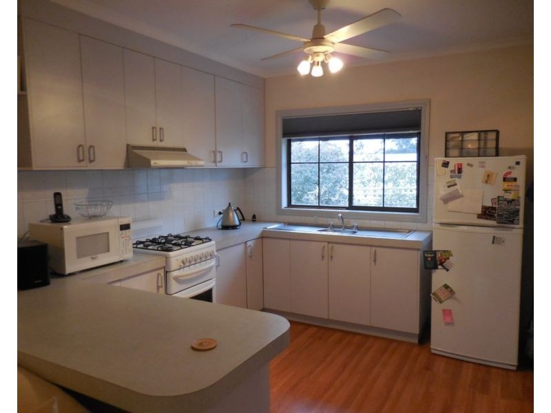 2/24 Greenwood Drive, Strathdale VIC 3550