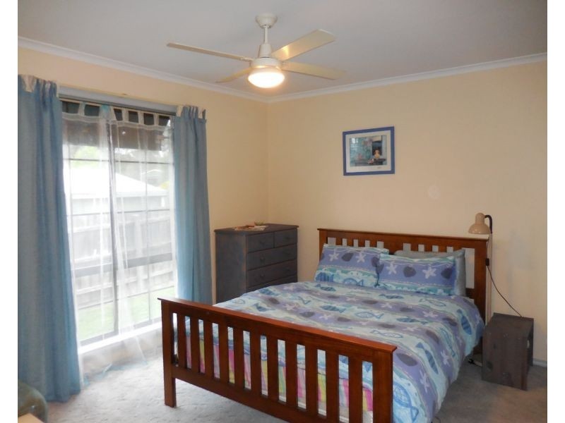 2/24 Greenwood Drive, Strathdale VIC 3550