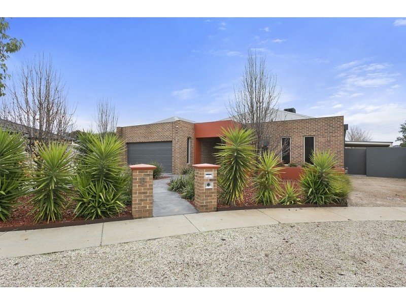 8 Alkoomi Court, Ascot VIC 3551