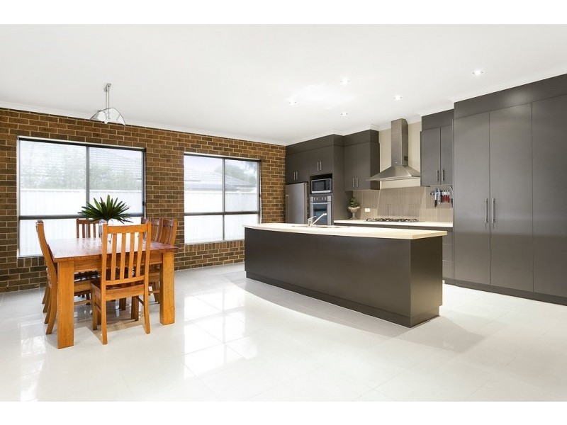 8 Alkoomi Court, Ascot VIC 3551