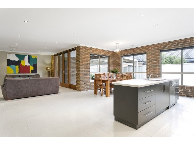 8 Alkoomi Court, Ascot VIC 3551