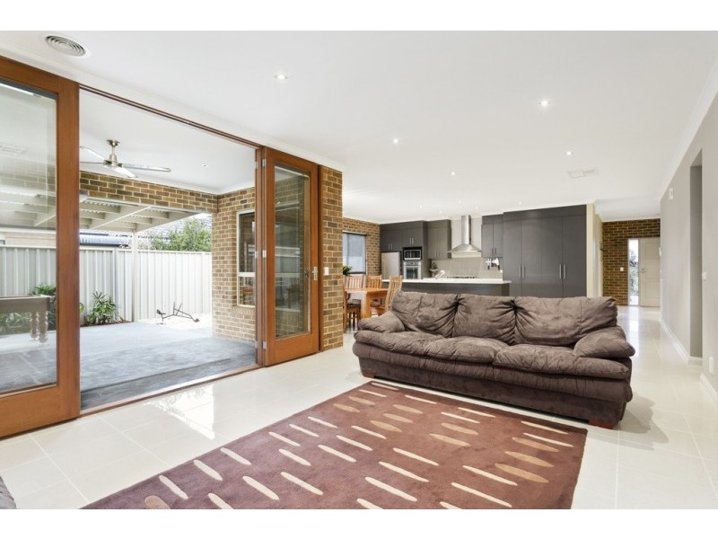 8 Alkoomi Court, Ascot VIC 3551