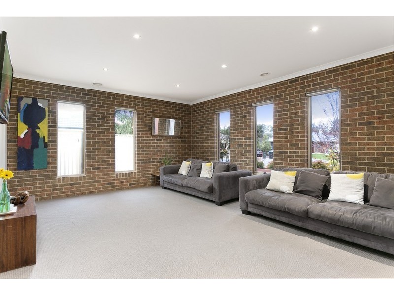 8 Alkoomi Court, Ascot VIC 3551