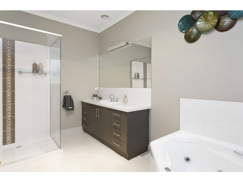 8 Alkoomi Court, Ascot VIC 3551