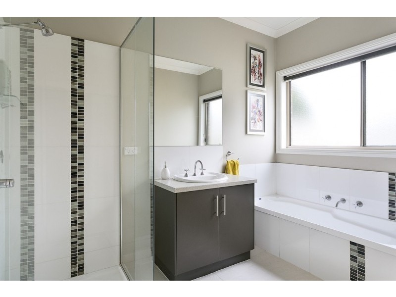 8 Alkoomi Court, Ascot VIC 3551