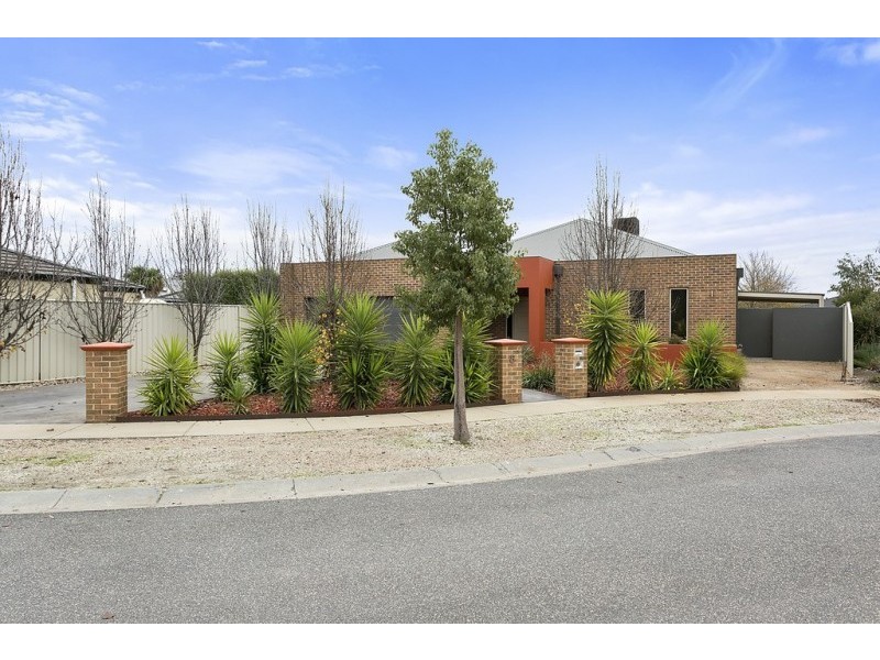 8 Alkoomi Court, Ascot VIC 3551