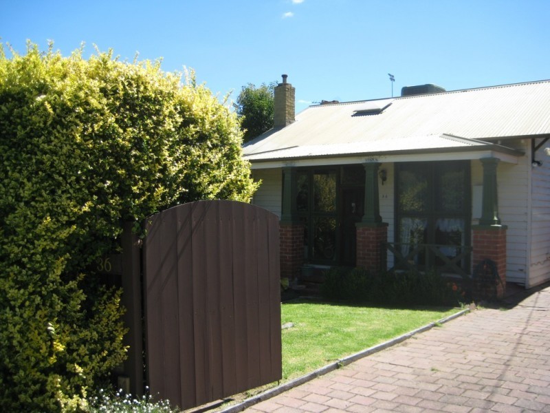 36 Harkness Street, Quarry Hill VIC 3550