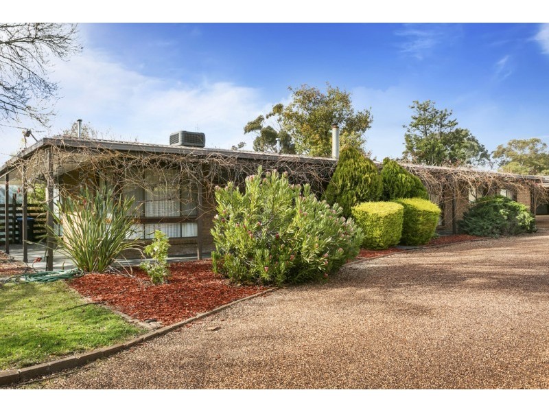 17 Strickland Street, Ascot VIC 3551