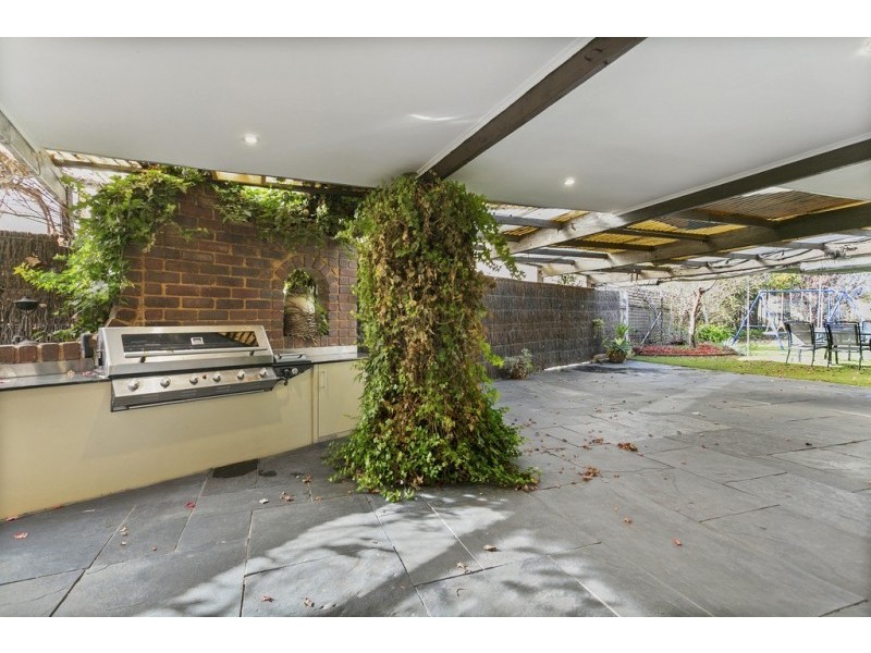 17 Strickland Street, Ascot VIC 3551