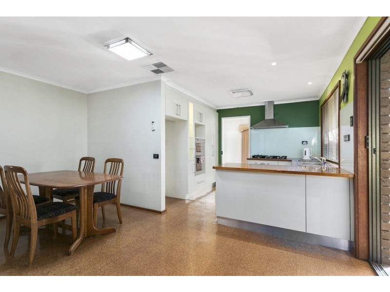 17 Strickland Street, Ascot VIC 3551