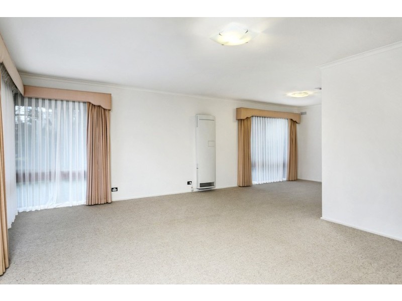 17 Strickland Street, Ascot VIC 3551