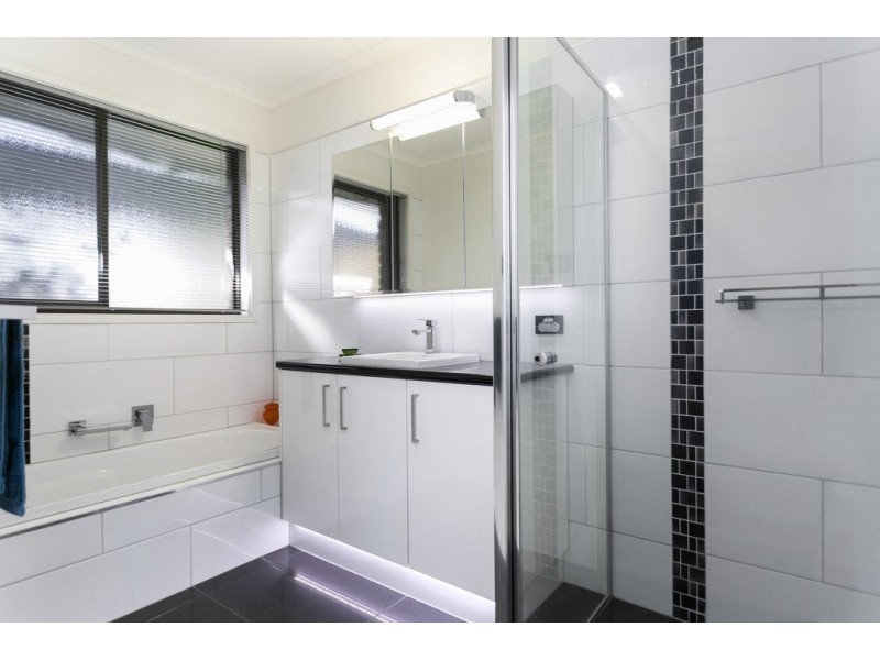 17 Strickland Street, Ascot VIC 3551