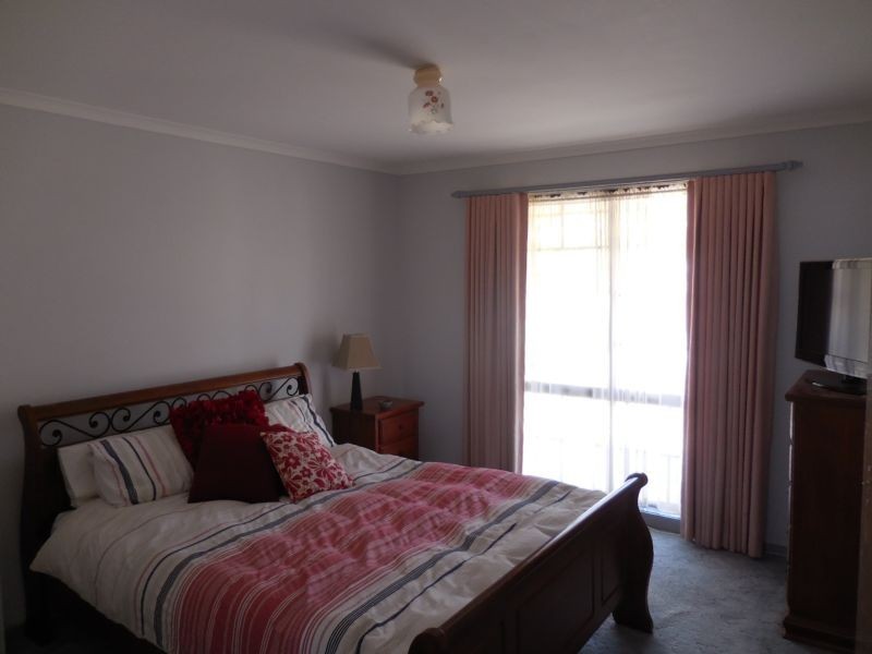 24 Nabilla Crescent, Strathdale VIC 3550