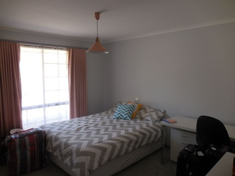 24 Nabilla Crescent, Strathdale VIC 3550