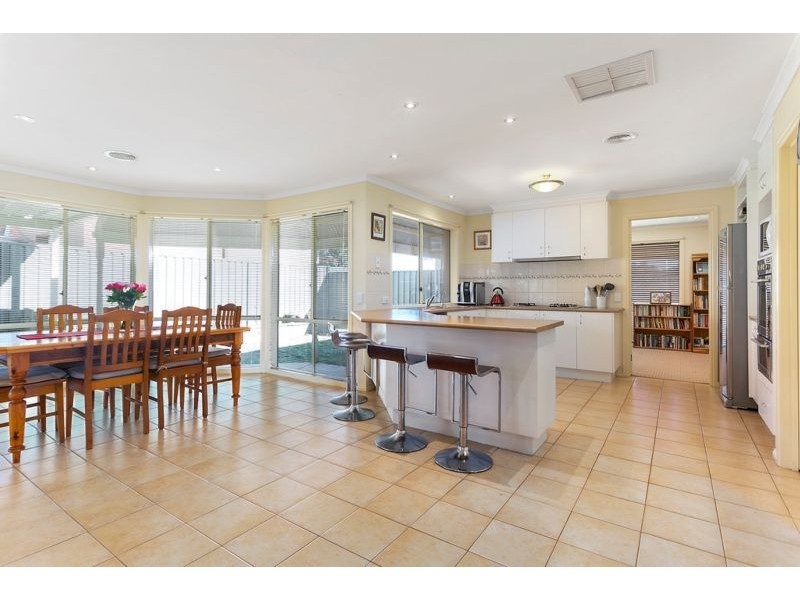 13 Clarendon Close, Strathfieldsaye VIC 3551