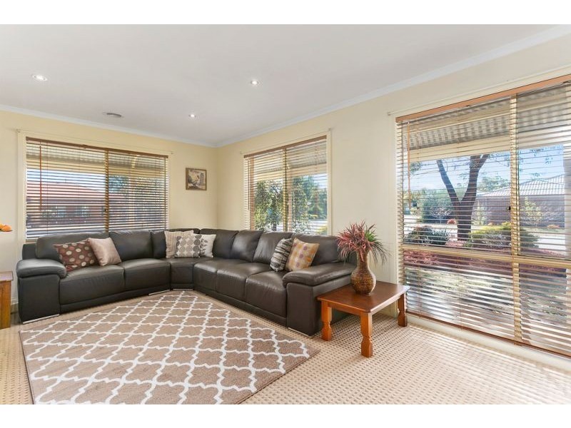 13 Clarendon Close, Strathfieldsaye VIC 3551