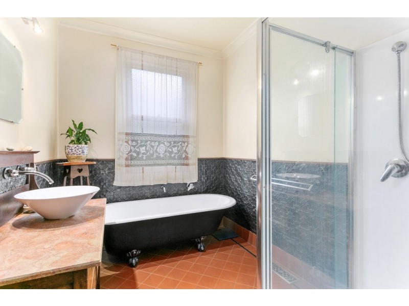 16 Palmerston Street, Quarry Hill VIC 3550