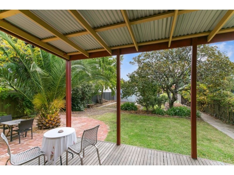16 Palmerston Street, Quarry Hill VIC 3550