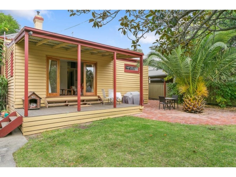 16 Palmerston Street, Quarry Hill VIC 3550