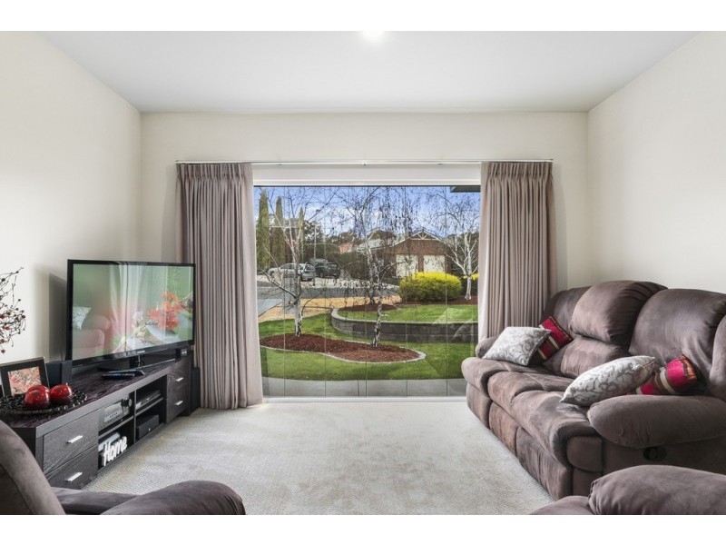 24 Bourke Drive, Strathdale VIC 3550