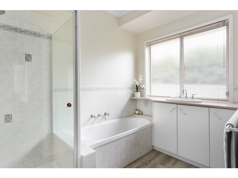 24 Bourke Drive, Strathdale VIC 3550