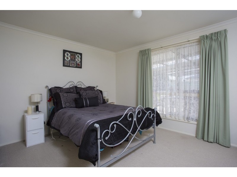 27 Cassandra Crescent, Epsom VIC 3551