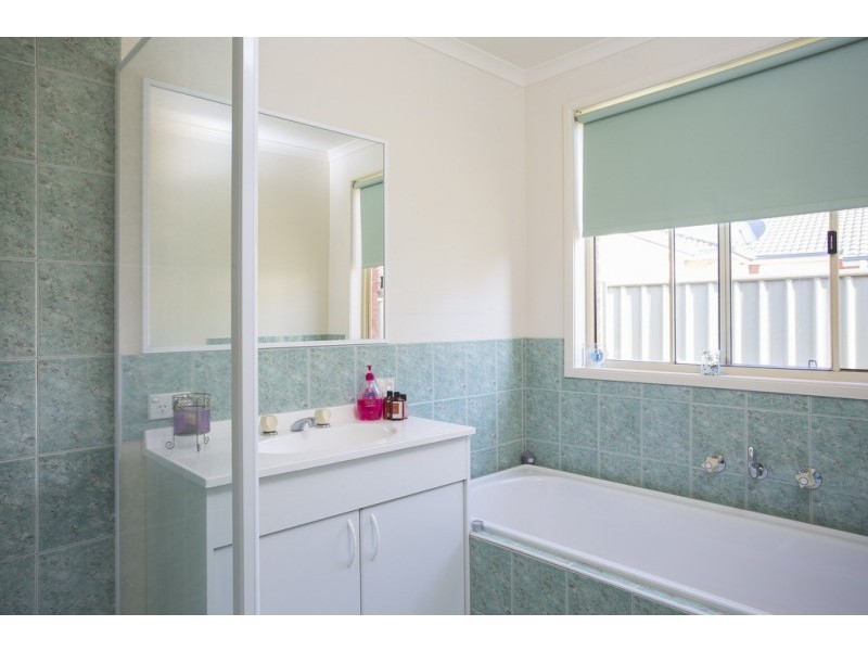 27 Cassandra Crescent, Epsom VIC 3551