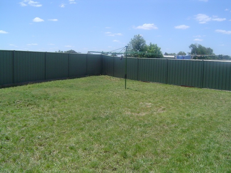 27 Cassandra Crescent, Epsom VIC 3551