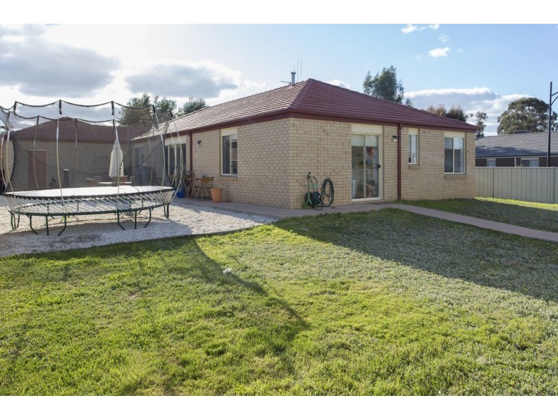 7 Cooba Drive, Epsom VIC 3551